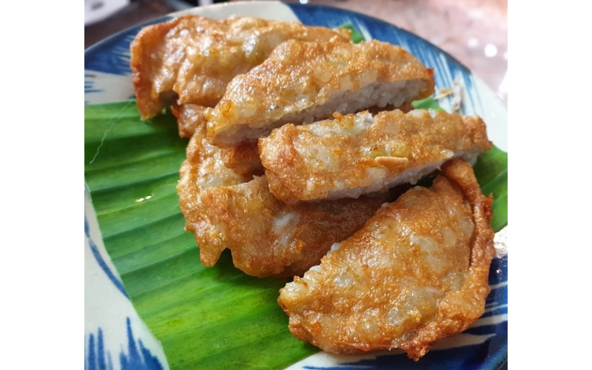 Chả Cốm Đặc Sản Hà Nội: Hương Vị Thu Hà Thành Khó Cưỡng (Bí Quyết Chọn Mua & Thưởng Thức)