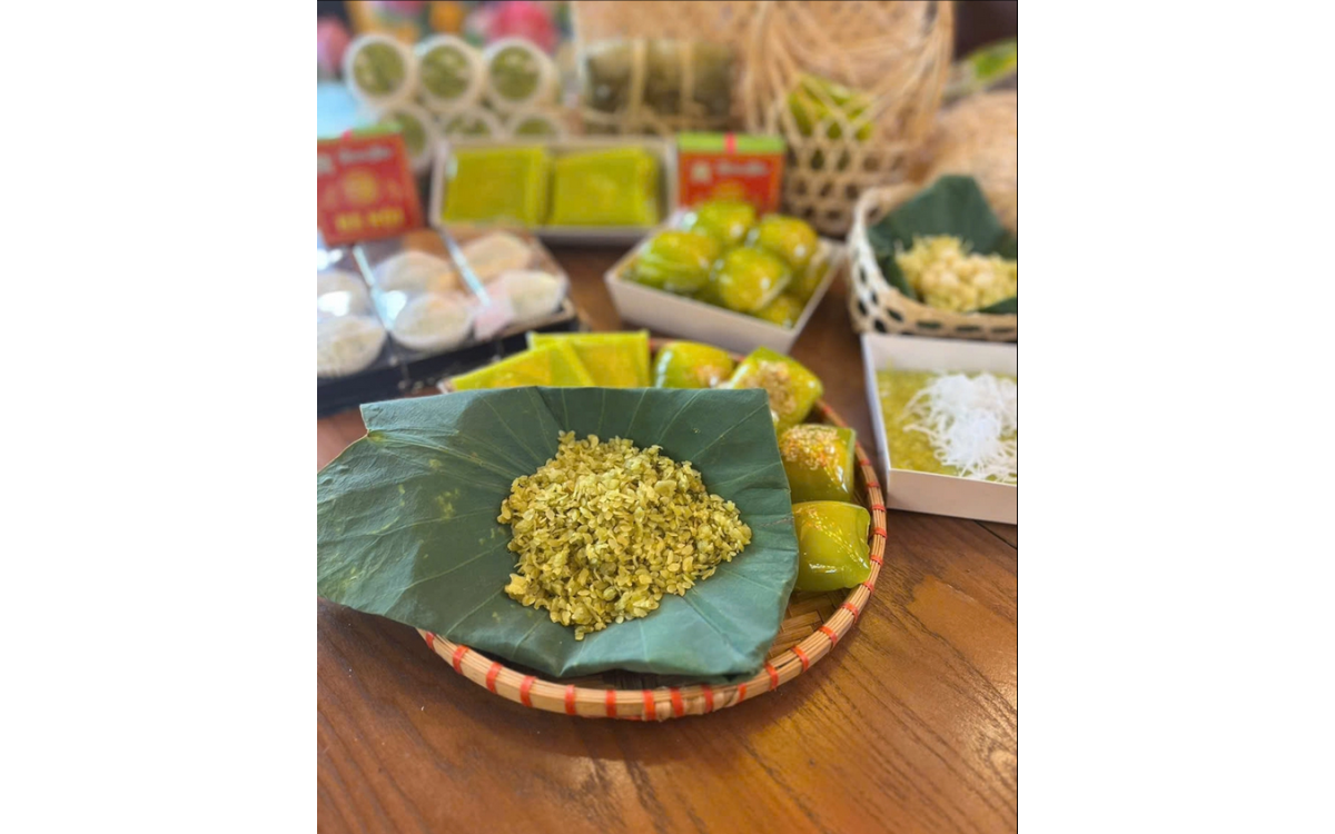 Cốm Non Lá Me - Hương Vị Tết Thanh Tao: Khám Phá Đặc Sản Cốm Hà Thành