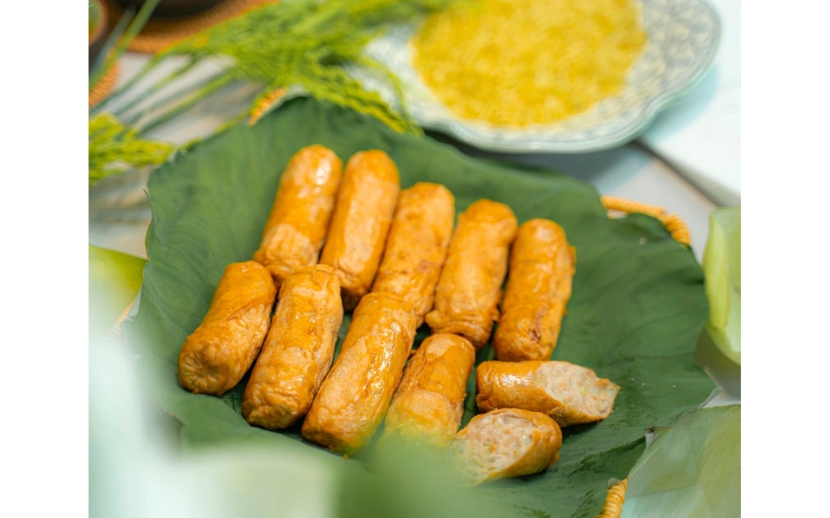 Khám Phá Hương Vị Đặc Biệt Của Xúc Xích Cốm Truyền Thống - Món Ngon Đậm Chất Đặc Sản Cốm Hà Nội