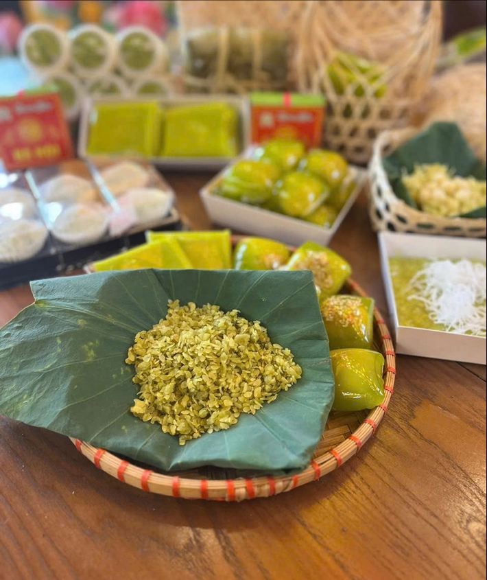 Cốm Non Lá Me - Hương Vị Tết Thanh Tao: Khám Phá Đặc Sản Cốm Hà Thành