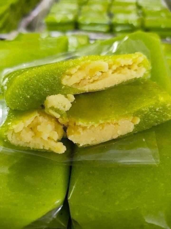 Đến Hà Nội Nhất Định Phải Thử: Top 5 Địa Chỉ Bánh Cốm Ngon Nức Tiếng (và Bí Quyết Chọn Cốm Chuẩn Đất Tràng An!)